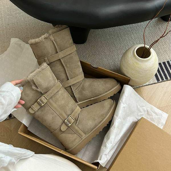 Picture of UGG Shoes _SKUUGGsz35-40NW100619810